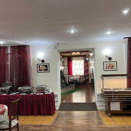 Green Hotel Atyraū Dış mekan fotoğraf