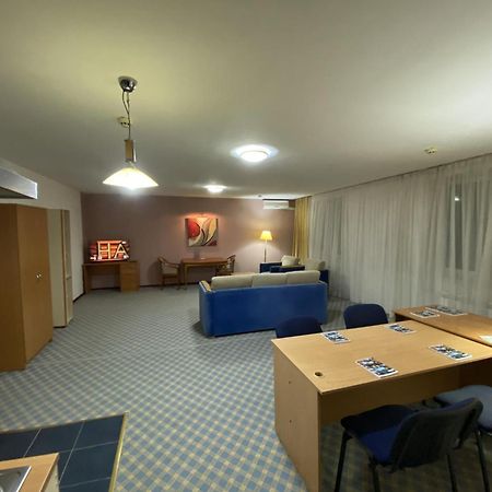 Green Hotel Atyraū Dış mekan fotoğraf