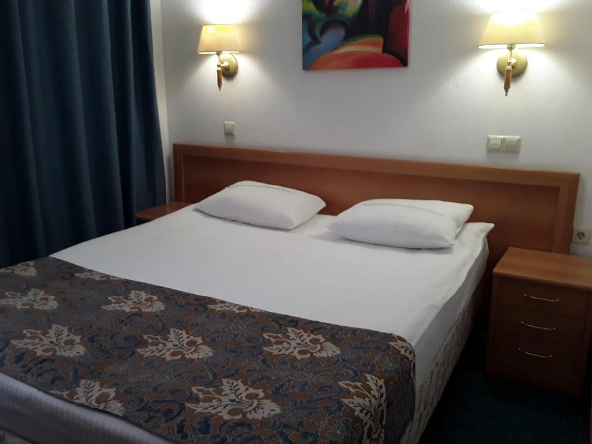Green Hotel Atyraū Dış mekan fotoğraf