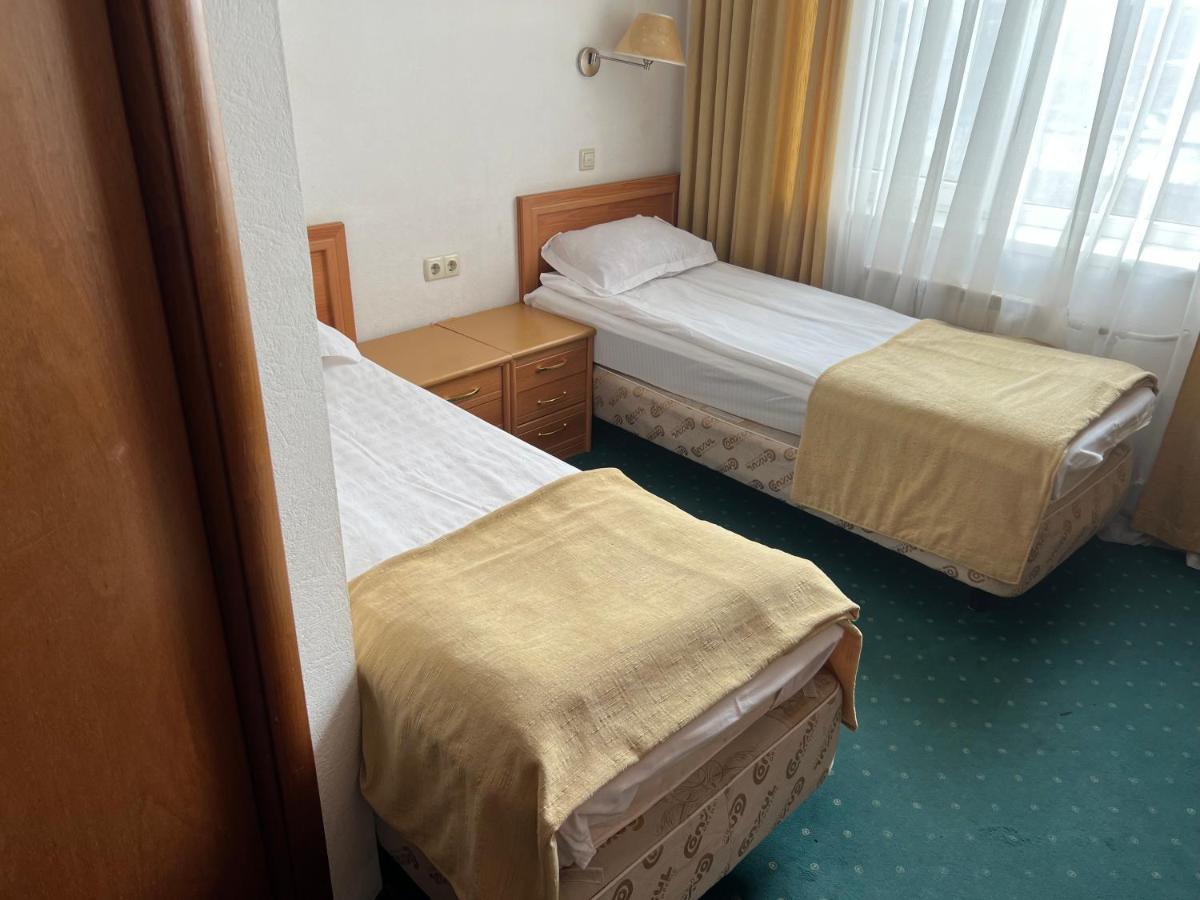 Green Hotel Atyraū Dış mekan fotoğraf