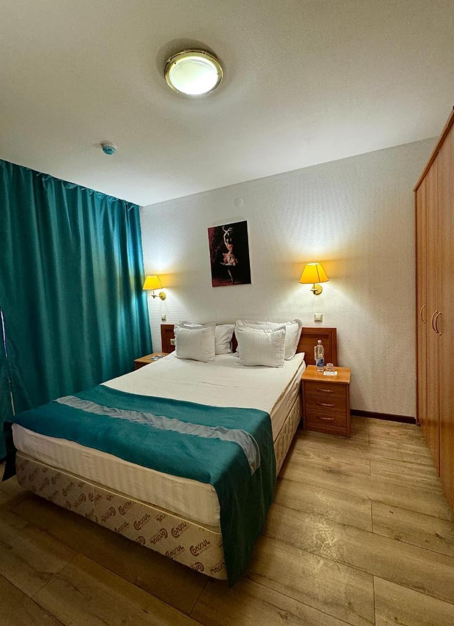 Green Hotel Atyraū Dış mekan fotoğraf