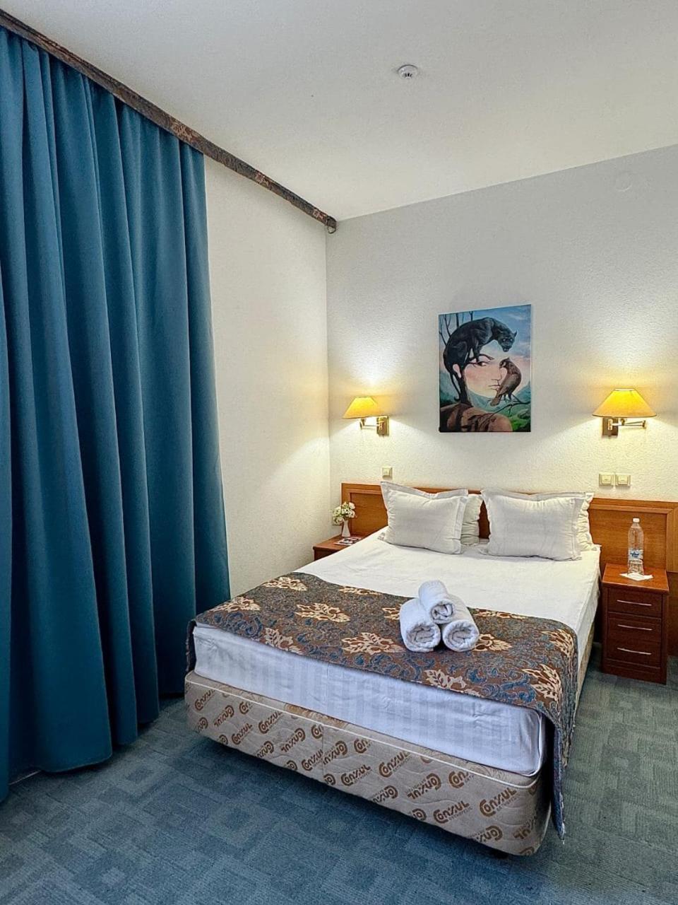 Green Hotel Atyraū Dış mekan fotoğraf