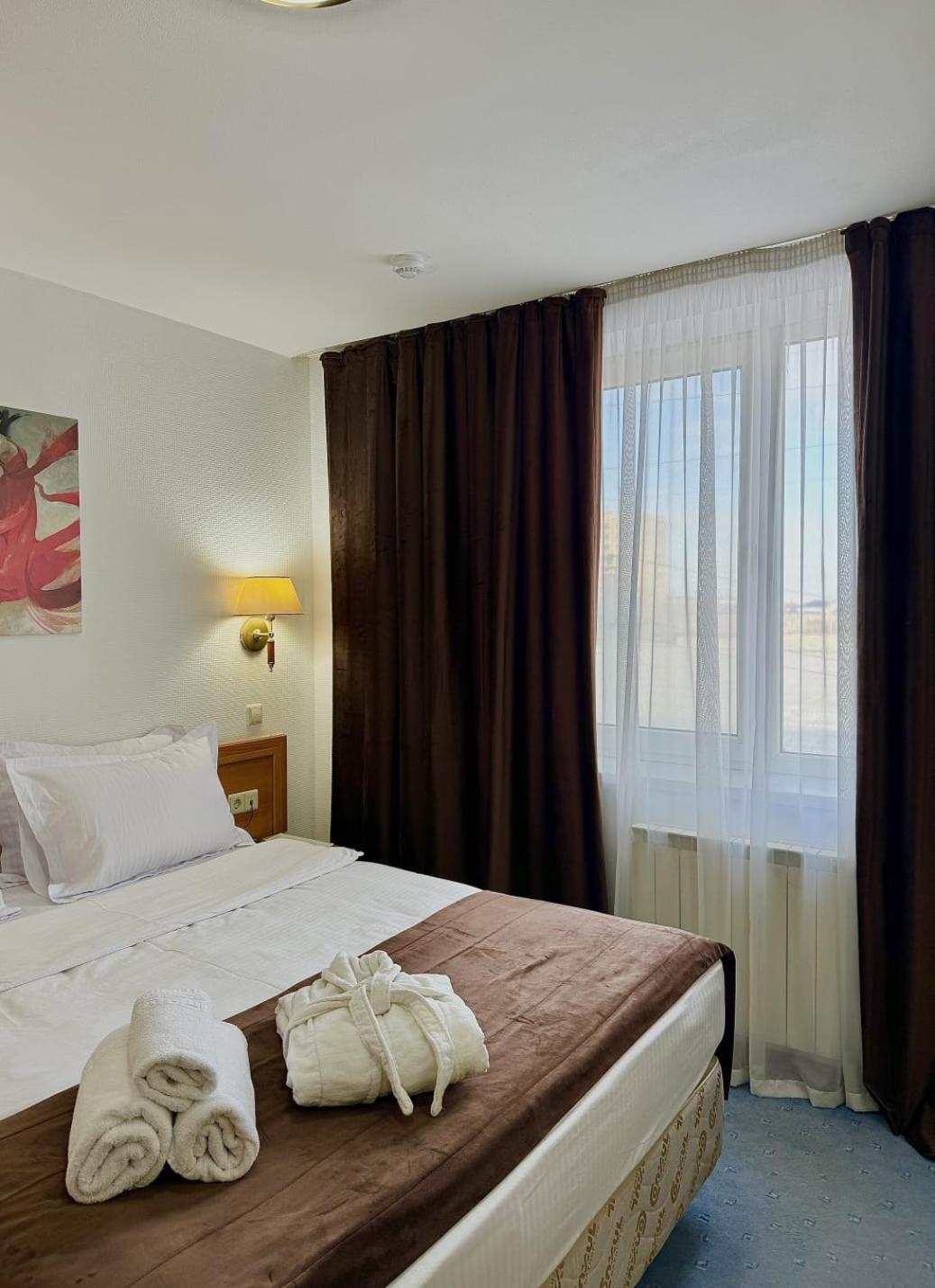 Green Hotel Atyraū Dış mekan fotoğraf