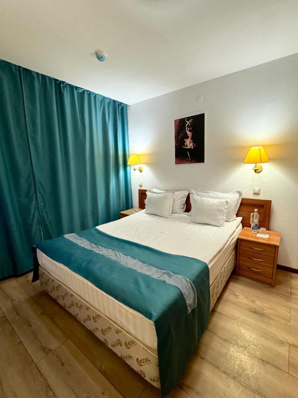 Green Hotel Atyraū Dış mekan fotoğraf