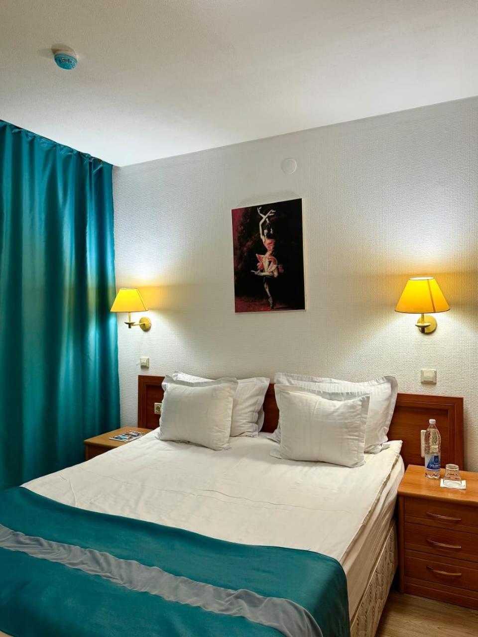 Green Hotel Atyraū Dış mekan fotoğraf