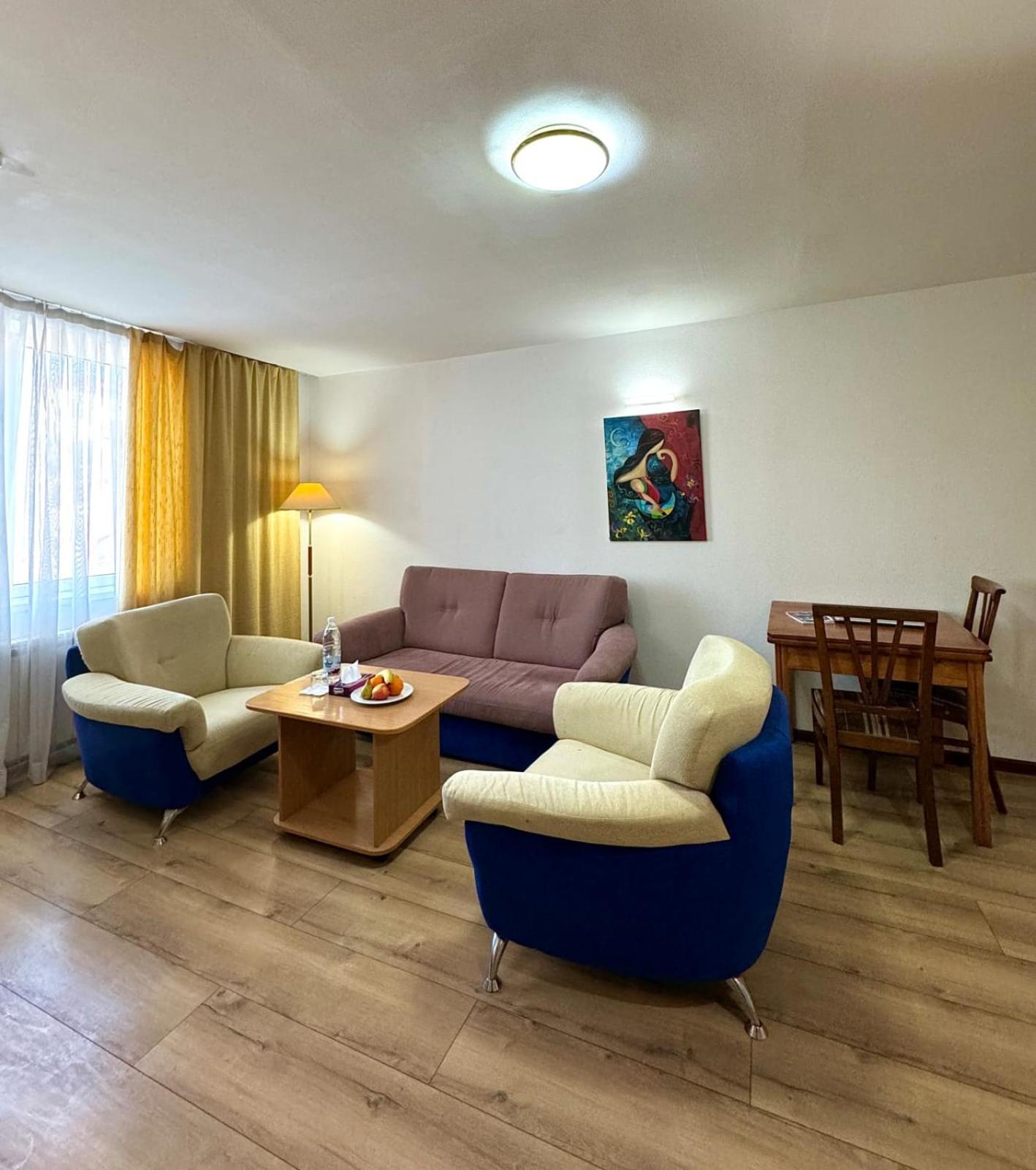 Green Hotel Atyraū Dış mekan fotoğraf