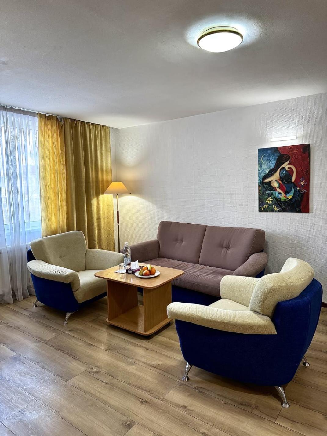Green Hotel Atyraū Dış mekan fotoğraf