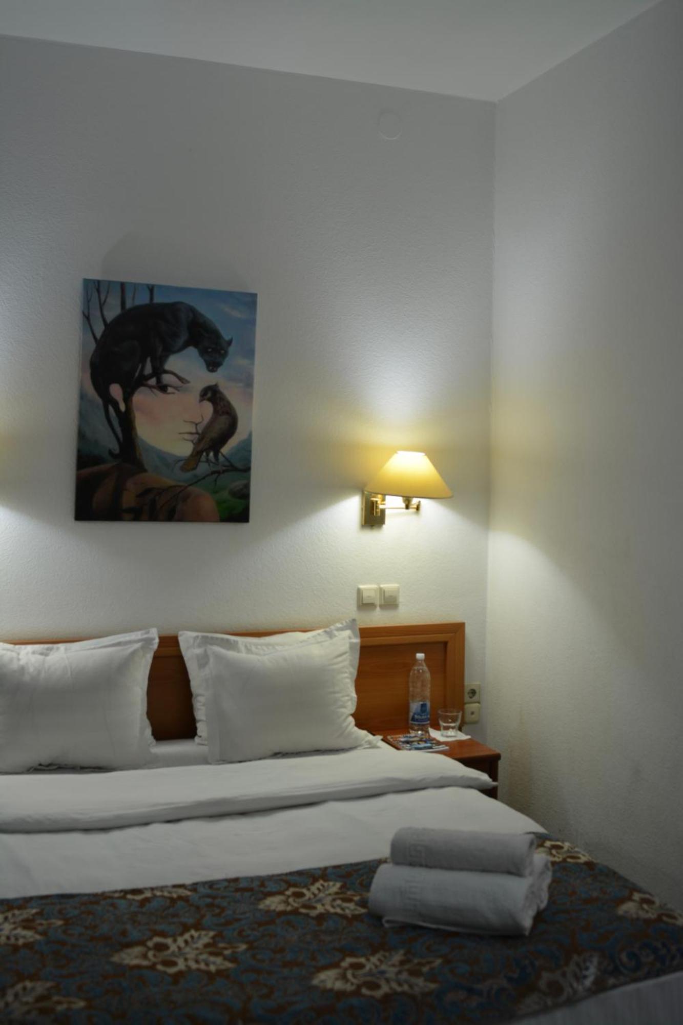 Green Hotel Atyraū Dış mekan fotoğraf