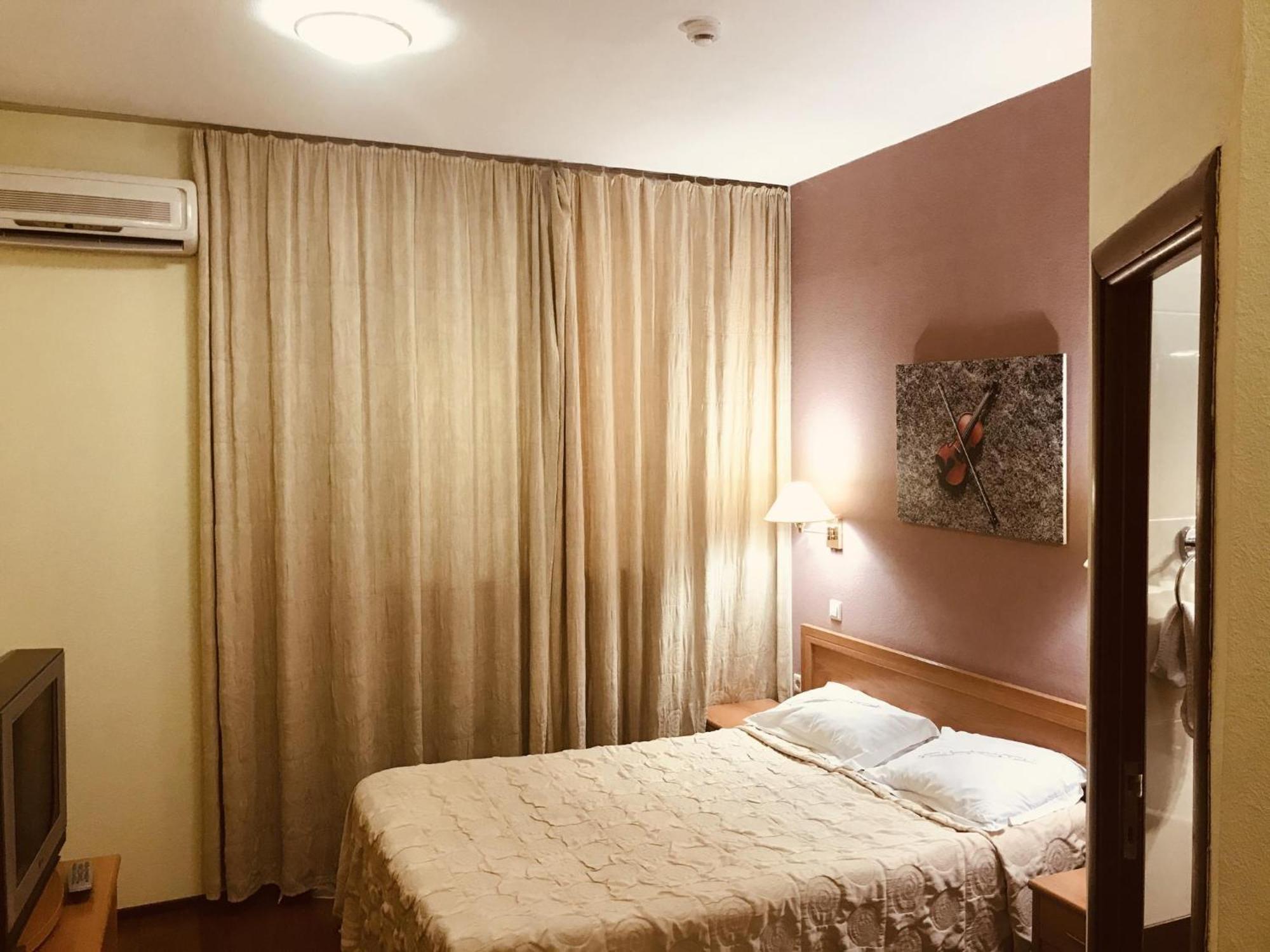 Green Hotel Atyraū Dış mekan fotoğraf