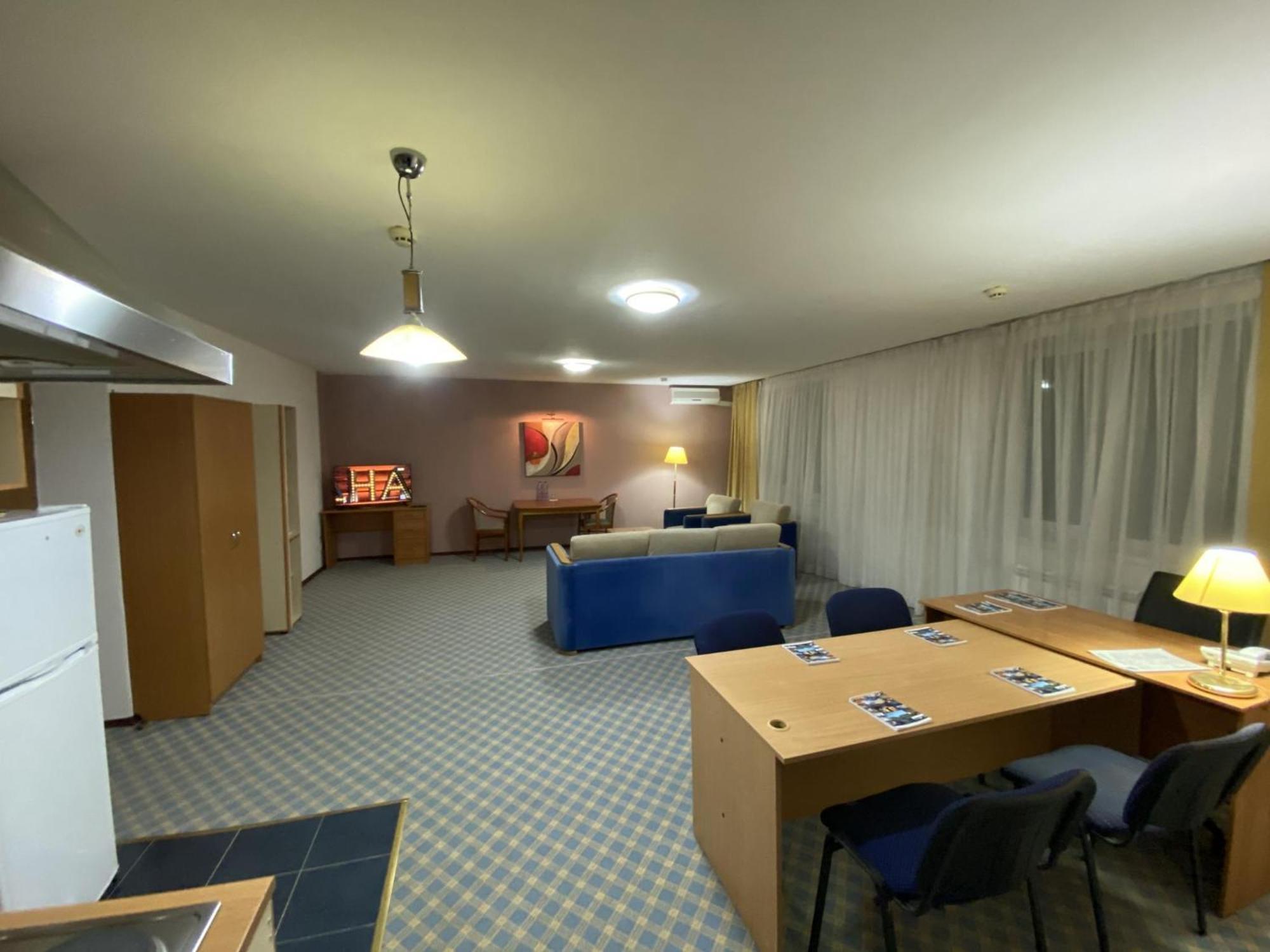 Green Hotel Atyraū Dış mekan fotoğraf