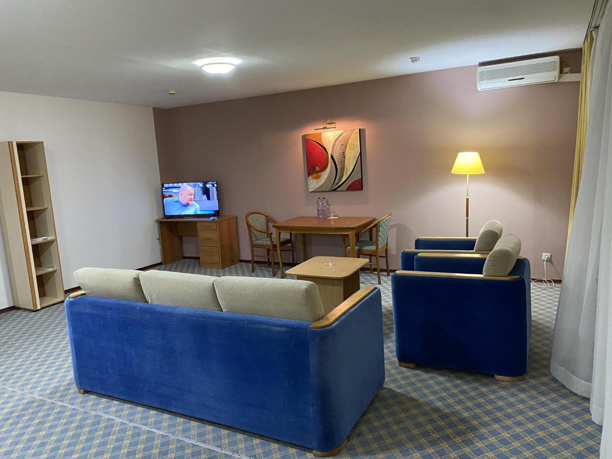 Green Hotel Atyraū Dış mekan fotoğraf